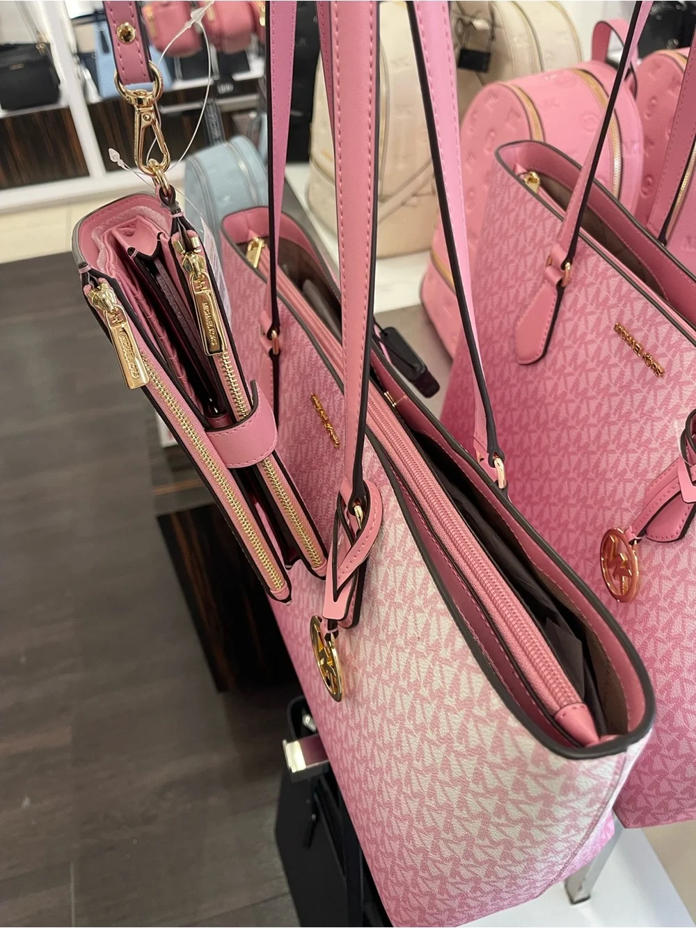 MICHAEL MICHAEL KORS SHEILA CARNATION LG TOTE bag & Double Zip Ombré Lg Wallet